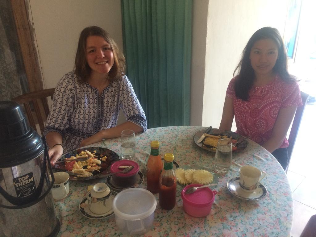 Jeges Homestay Senggigi Eksteriør billede